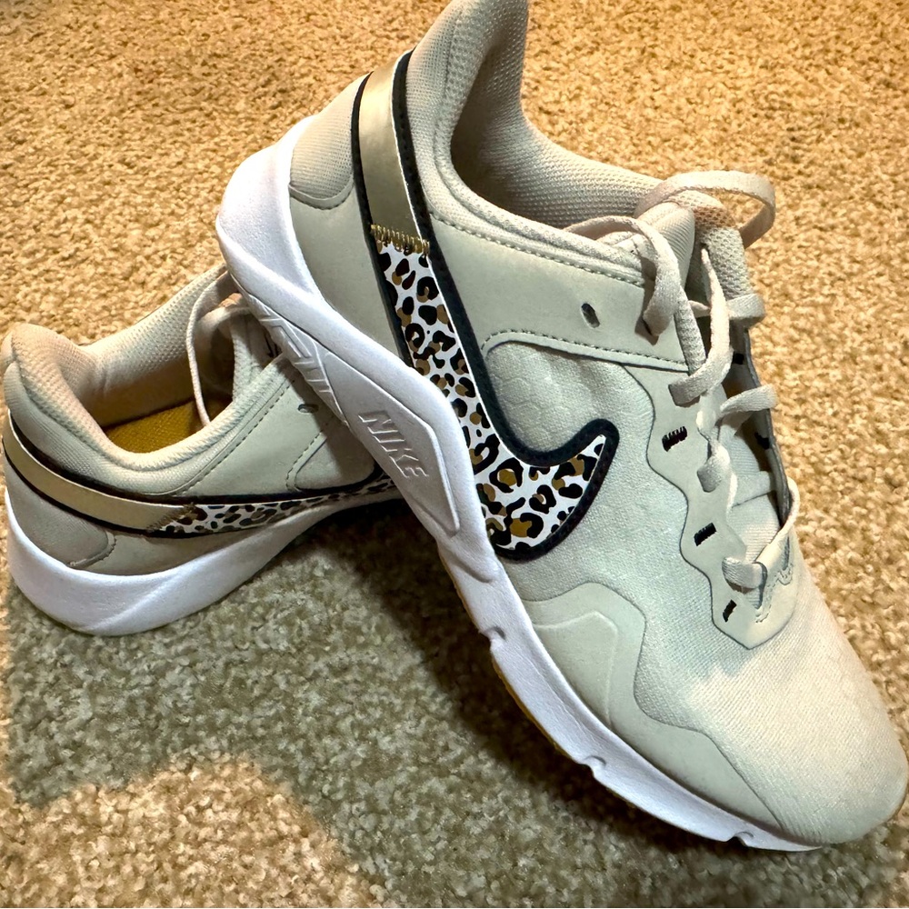 Nike Legend Essential 2